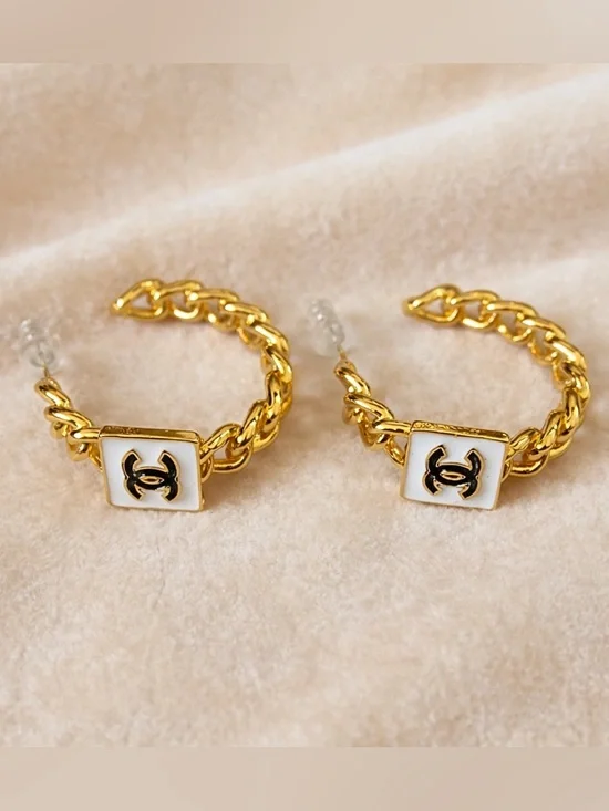 Luxury 18K Gold and White Chain Hoop Earrings with Chanel Logo Plaques - Picture 4 of 7